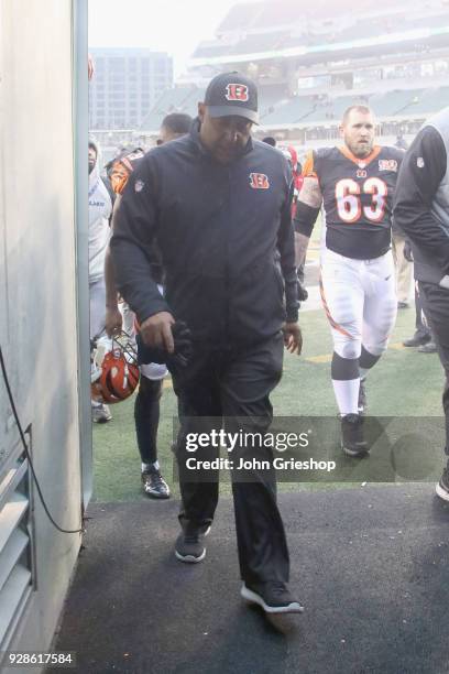 Head Coach Marvin Lewis of the Cincinnati Bengals leaves the field victorious after the game against the Detroit Lions at Paul Brown Stadium on...