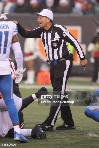 Referee Gene Steratore makes a call during the game between the Detroit Lions and the Cincinnati Bengals at Paul Brown Stadium on December 24, 2017...