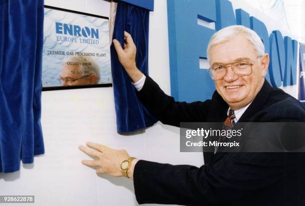 Ray Kaskel, Chief Operating Officer, unveils the plaque to mark the opening of Enron Teesside Gas Processing Plant at Seal Sands, 7th July 1993.