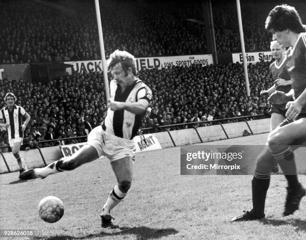 David Mills brings the ball under control as Albion turn the screw on Middlesbrough. Also seen are David Armstrong and Alan Ramage. Middlesbrough V...