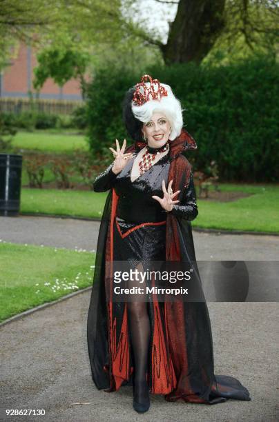 Julie Goodyear dressed as the Evil Queen in Snow White and the Seven Dwarfs at Manchester Opera House, 3rd May 2000.