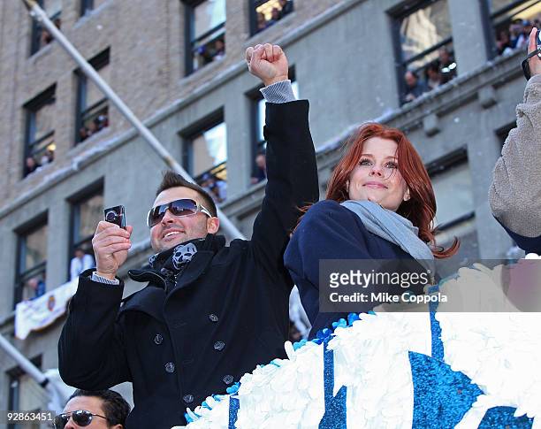 New York Yankees outfielder Nick Swisher actress Joanna Garcia attend 2009 New York Yankees World Series Victory Parade on November 6, 2009 in New...