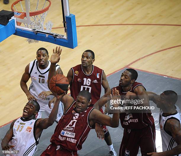 Dijon's US player Ramel Bradley tries to score despite Cholet's french player Kevin Seraphin during the French Pro A basketball match Dijon vs...