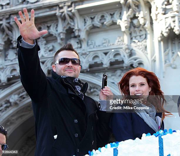 New York Yankees outfielder Nick Swisher actress Joanna Garcia attend 2009 New York Yankees World Series Victory Parade on November 6, 2009 in New...