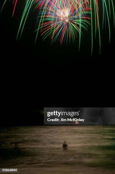 symbols of freedom over the gulf of mexico - gulf shores - fotografias e filmes do acervo