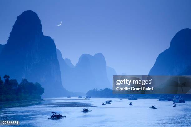 dusk view of river way - 桂林 ストックフォトと画像