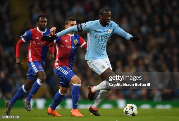 Yaya Toure of Manchester City advances with the ball during the UEFA Champions League Round of 16 Second Leg match between Manchester City and FC...