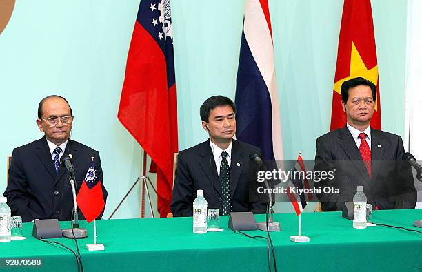 Myanmar Prime Minister Thein Sein, Thai Prime Minister Abhisit Vejjajiva and Vietnamese Prime Minister Nguyen Tan Dung attend a joint press...