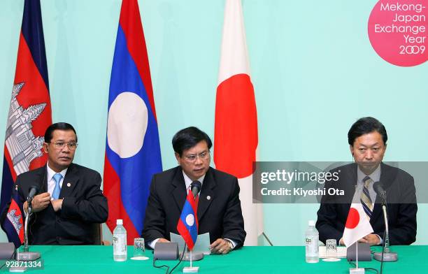 Cambodian Prime Minister Hun Sen, Laotian Prime Minister Bouasone Bouphavanh and Japanese Prime Minister Yukio Hatoyama attend a joint press...