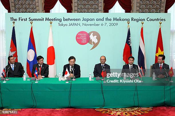 Japanese Prime Minister Yukio Hatoyama speaks, along with Cambodian Prime Minister Hun Sen, Laotian Prime Minister Bouasone Bouphavanh, Myanmar Prime...