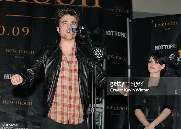 Actors Robert Pattinson and Kristen Stewart appear onstage at Summit's "The Twilight Saga: New Moon" Cast Tour at Hollywood and Highland on November...