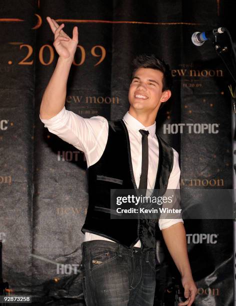 Actor Taylor Lautner appears onstage at Summit's "The Twilight Saga: New Moon" Cast Tour at Hollywood and Highland on November 6, 2009 in Los...