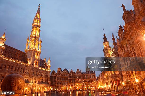 grand place, brüssel - grote groep dingen stock-fotos und bilder