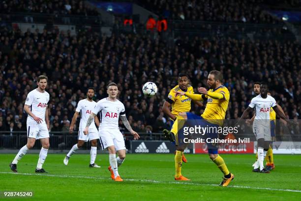 Gonzalo Higuain of Juventus scores the equalising goal during the UEFA Champions League Round of 16 Second Leg match between Tottenham Hotspur and...