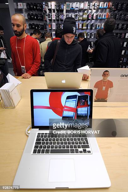 Costumer looks at an Apple computer on November 7, 2009 on the opening day of France's first US technology Apple Store inside the legendary Louvre...