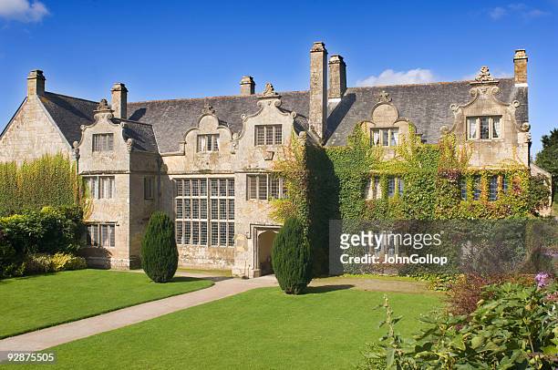 elizabethan mansion - country house stock pictures, royalty-free photos & images