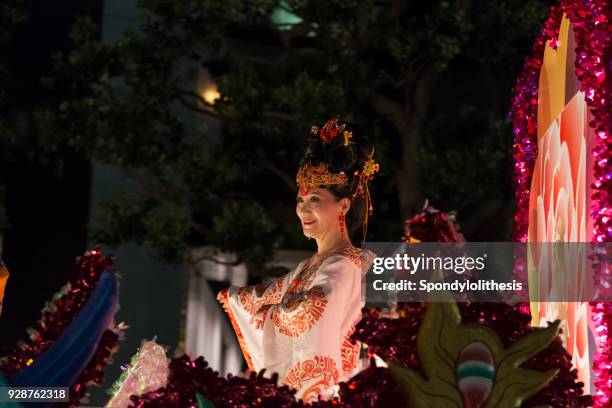 san francisco, la défilé du nouvel an chinois dans le quartier de chinatown - san francisco chinese new year parade 2018 photos et images de collection