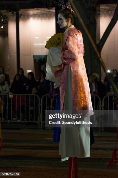 san francisco, la défilé du nouvel an chinois dans le quartier de chinatown - san francisco chinese new year parade 2018 photos et images de collection