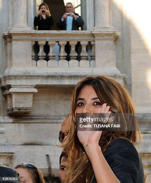 Spanish actress Penelope Cruz poses at the Fontana Di Trevi for the photocall of "Los Abrazos Roto" on November 7, 2009 in Rome. AFP PHOTO / TIZIANA...