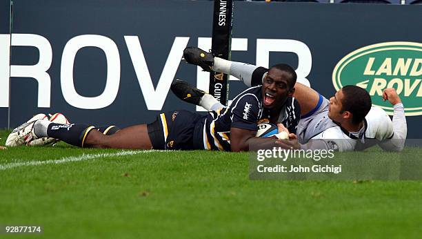 Miles Benjamin of Worcester scores a try during the LV Cup game between Worcester Warriors and Newcastle Falcons on November 7, 2009 at Sixways...