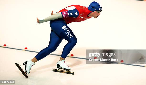 Koen Verweij of Netherlands competes in the men 5000 m - Division A race during the Essent ISU World Cup Speed Skating on November 7, 2009 in Berlin,...