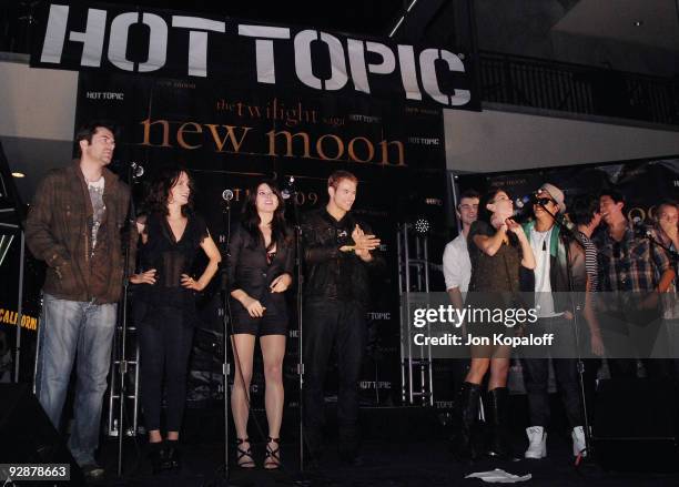 The cast answers questions at "The Twilight Saga: New Moon" - Cast Tour at Hot Topic on November 6, 2009 in Hollywood, California.