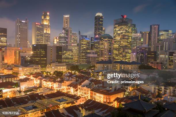 blick auf die skyline von singapur innenstadt cbd - singapore flyer stock-fotos und bilder