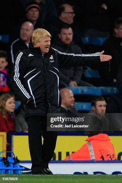 Manager Gordon Strachan of Middlesbrough directs his team during the Crystal Palace and MIddlesbrough Coca Cola Championship match at Selhurst Park...