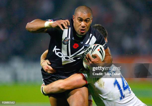 Frank Pritchard of New Zeland runs with the ball during the Gillette Four Nations match between England and New Zealand at The Galpharm Stadium on...