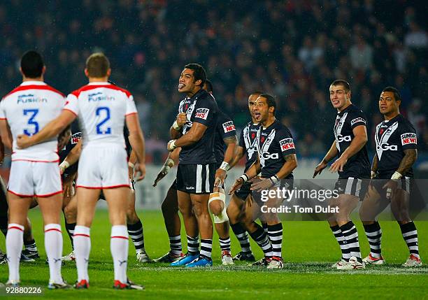New Zeland players perform a haka prior to the Gillette Four Nations match between England and New Zealand at The Galpharm Stadium on November 07,...