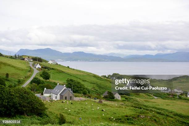 rural scene at aird of sleat, highland, isle of skye, scotland - islas de gran bretaña fotografías e imágenes de stock