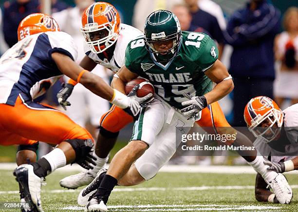Wide receiver Casey Robottom of the Tulane Green Wave runs the ball against the UTEP Miners at Louisana Superdome on November 7, 2009 in New Orleans,...