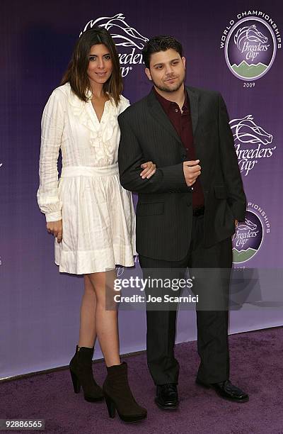 Jamie-Lynn Sigler and Jerry Ferrara arrive at the Breeders' Cup World Thoroughbred Championships on November 7, 2009 in Arcadia, California.