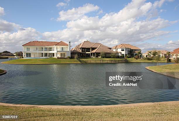 new suburban homes - houston texas home stock pictures, royalty-free photos & images