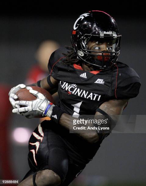 Mardy Gilyard of the Cincinnati Bearcats runs with the ball against the Connecticut Huskies during the Big East Conference game at Nippert Stadium on...