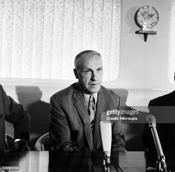 Liverpool manager Bill Shankly announces his retirement and resignation as Liverpool manager at a press conference, 12th July 1974.