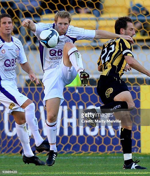 Andy Todd of the Glory takes a pass during the round 14 A-League match between the Wellington Phoenix and the Perth Glory at Westpac Stadium on...