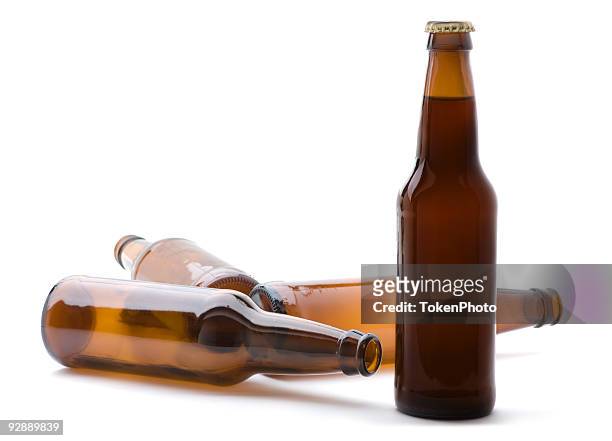 beer bottles - beer alcohol stockfoto's en -beelden
