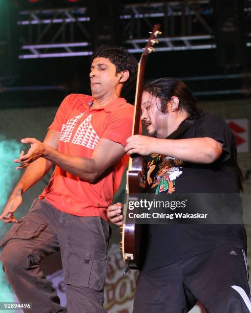 Indian film actor Farhan Akhtar & Sonam Sherpa of Parikrama perform on stage at A-Star Rock Concert held At Chitrakoot Ground on November 7, 2009 in...