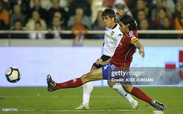 Valencia's midfielder Pablo Hernandez vies for the ball with Zaragoza's Argentinian defender Roberto Ayala during their Spanish league football l...