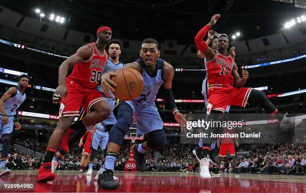 Xavier Rathan-Mayes of the Memphis Grizzlies moves to a loose ball between Noah Vonleh and David Nwaba of the Chicago Bulls at the United Center on...