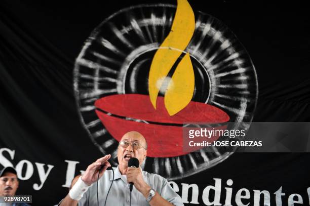 Union worker leader and independent Honduran presidential candidate Carlos H. Reyes speaks during a meeting on November 8, 2009 in Tegucigalpa,...