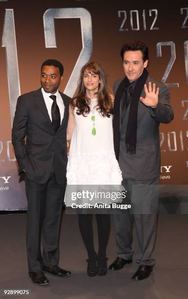 Actor Chiwetel Ejiofor, actress Amanda Peet and actor John Cusack attend the '2012' Germany premiere on November 08, 2009 in Berlin, Germany.