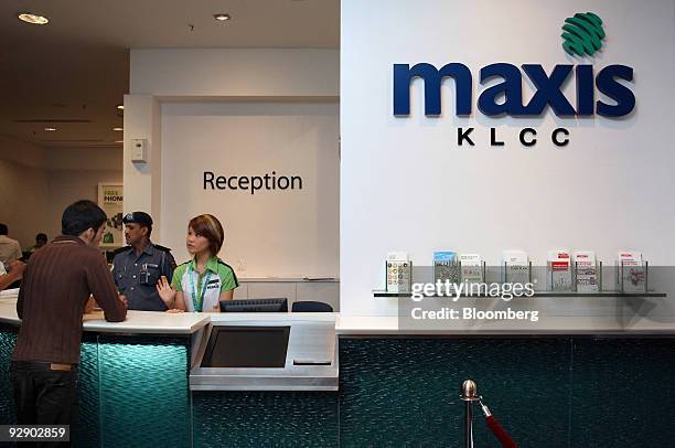 Maxis Consumer Maxis Communication Photos and Premium High Res Pictures - Getty Images