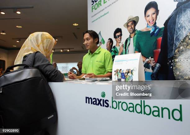 Maxis Consumer 203 Maxis Communication Stock Photos, High-Res Pictures, and Images ...