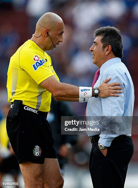 Referee Mauricio Morales speaks with Queretaro's Head Coach Carlos Reinoso during their match in the 2009 Opening tournament, the closing stage of...