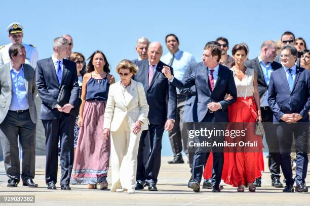 King Harald V of Norway, Queen Sonja of Norway, Vice Mayor of Buenos Aires Diego Santilli and his wife Analia Maiorana walk next to a wall with the...