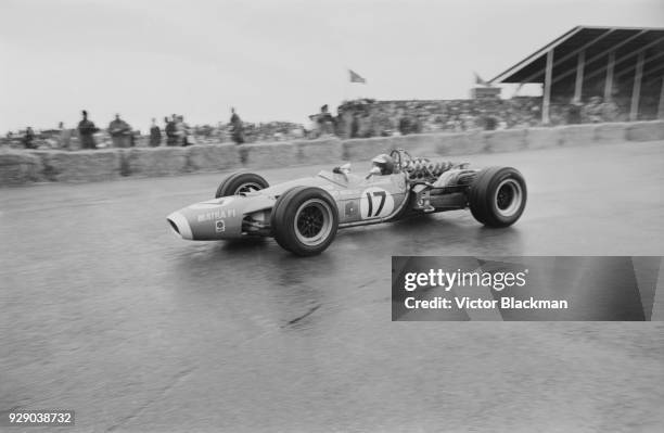 French race car and motorcycle driver Jean-Pierre Beltoise driving Matra MS11 at the Dutch Grand Prix, Circuit Park Zandvoort, Zandvoort,...