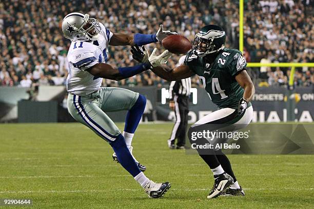 Roy Williams of the Dallas Cowboys can't make the catch against Sheldon Brown of the Philadelphia Eagles at Lincoln Financial Field on November 8,...