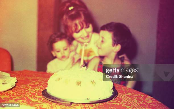 vintage eerste verjaardag - eerste verjaardag stockfoto's en -beelden